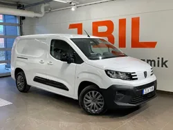 Vit (vit kaolin) Ny 2024 Peugeot Partner Minibuss | 349 875 kr (Dyr)