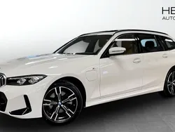 Vit (white) Begagnad 2024 BMW 330e M Sport Kombi | 579 700 kr (Bra pris)