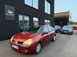 Röd Begagnad 2004 Renault Clio II Expression Halvkombi | 15 000 kr (Marknadspris)
