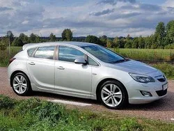 Grå Begagnad 2011 Opel Astra Enjoy Halvkombi | 54 500 kr (Marknadspris)