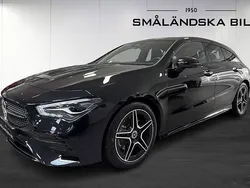 Svart Begagnad 2024 Mercedes CLA200 Shooting Brake Kombi | 399 000 kr (Marknadspris)