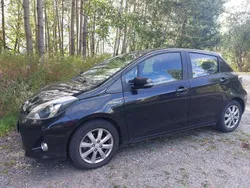 Svart Begagnad 2013 Toyota Yaris Hybrid Active Halvkombi | 76 000 kr (Lite dyr)