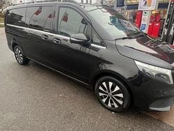 Svart Begagnad 2023 Mercedes V250 Avantgarde Minibuss | 375 000 kr