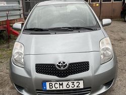 Silver Begagnad 2006 Toyota Yaris Halvkombi | 18 000 kr (Marknadspris)