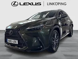 Grön Begagnad 2024 Lexus NX450h+ Luxury Line SUV | 649 000 kr (Marknadspris)