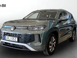 Grön (cipressinogreen metallic) Ny 2025 VW Tayron Life SUV | 528 600 kr (Marknadspris)