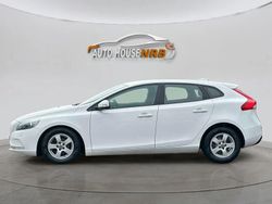 Vit Begagnad 2015 Volvo V40 Kinetic Kombi | 94 900 kr (Marknadspris)