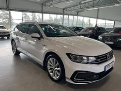 Vit Begagnad 2020 VW Passat GTE Kombi | 242 900 kr (Marknadspris)