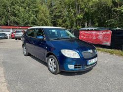 Mörkblå Begagnad 2009 Skoda Fabia Halvkombi | 34 900 kr (Marknadspris)