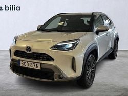 Vit Begagnad 2023 Toyota Yaris Cross Plus SUV | 294 900 kr (Marknadspris)