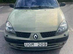Grön Begagnad 2003 Renault Clio II Expression Halvkombi | 14 800 kr (Marknadspris)