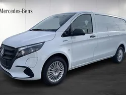 Vit (white) Ny 2025 Mercedes e-Vito Minibuss | 686 250 kr (Lite dyr)