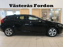 Svart Begagnad 2015 Volvo V40 Kinetic Kombi | 129 900 kr (Marknadspris)
