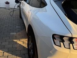 Vit Begagnad 2022 Ford Mustang Mach-E SUV | 349 000 kr (Bra pris)