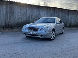 Grå Begagnad 2001 Mercedes E240 Sedan | 25 000 kr
