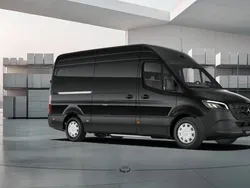 Svart (djupsvart) Ny 2025 Mercedes E-Sprinter Van | 879 000 kr (Marknadspris)