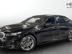 Svart (black) Begagnad 2025 BMW 520 M Sport Sedan | 583 700 kr (Lite dyr)