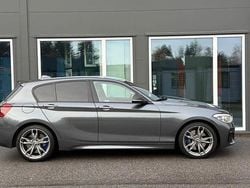 Grå Begagnad 2016 BMW M135 Halvkombi | 264 900 kr (Marknadspris)