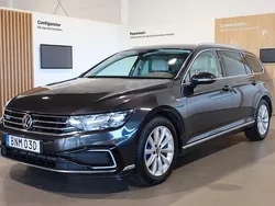 Mörkgrå Begagnad 2020 VW Passat GTE Kombi | 248 900 kr (Marknadspris)