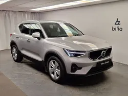 Silver Begagnad 2023 Volvo XC40 Core SUV | 347 000 kr (Marknadspris)