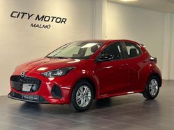 Finns i flera färger Begagnad 2024 Mazda 2 Center-Line Sedan | 253 400 kr