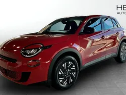 Röd (red) Ny 2025 Fiat 600 Lounge Halvkombi | 350 800 kr (Dyr)