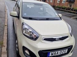 Vit Begagnad 2013 Kia Picanto Halvkombi | 43 000 kr (Bra pris)