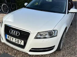 Vit Begagnad 2013 Audi A3 Sportback Attraction Halvkombi | 114 000 kr (Marknadspris)