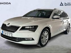Vit Begagnad 2019 Skoda Superb Kombi | 229 500 kr (Marknadspris)