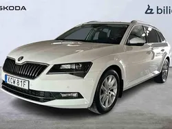 Vit Begagnad 2019 Skoda Superb Kombi | 229 500 kr (Marknadspris)