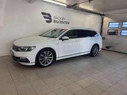 Vit Begagnad 2017 VW Passat R-line Kombi | 139 900 kr (Marknadspris)