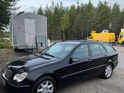 Svart Begagnad 2005 Mercedes C240 Elegance Kombi | 37 900 kr