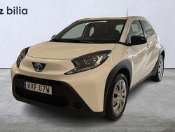 Vit Begagnad 2022 Toyota Aygo Play Halvkombi | 139 900 kr (Bra pris)