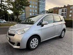 Silver Begagnad 2012 Toyota Verso-S Minibuss | 87 000 kr (Dyr)