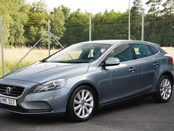 Grå Begagnad 2014 Volvo V40 Momentum Kombi | 119 900 kr (Marknadspris)