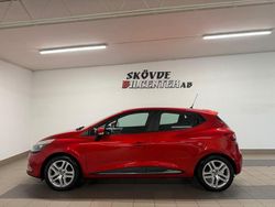 Röd Begagnad 2016 Renault Clio IV Expression Halvkombi | 94 500 kr (Marknadspris)