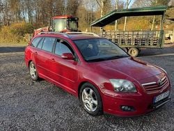 Röd Begagnad 2007 Toyota Avensis Kombi | 13 000 kr (Superpris)