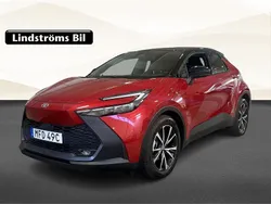 Röd Begagnad 2025 Toyota C-HR Style SUV | 369 900 kr (Marknadspris)