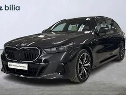 Grå Begagnad 2025 BMW 530e M Sport Kombi | 769 900 kr (Lite dyr)