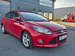 Röd Begagnad 2012 Ford Focus Titanium Halvkombi | 74 900 kr (Marknadspris)