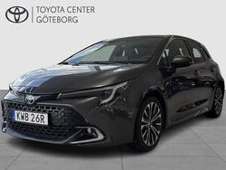 Mörkgrå Begagnad 2024 Toyota Corolla Hybrid Style Halvkombi | 289 900 kr (Marknadspris)