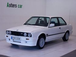 Vit Begagnad 1989 BMW 318 Sedan | 120 000 kr