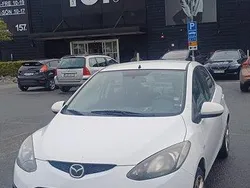 Vit Begagnad 2010 Mazda 2 Halvkombi | 28 000 kr (Bra pris)