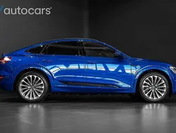 Grå Begagnad 2023 Audi Q8 e-tron S-Line SUV | 699 000 kr (Bra pris)
