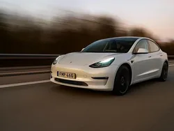 Vit Begagnad 2021 Tesla Model 3 Performance Sedan | 359 000 kr (Lite dyr)