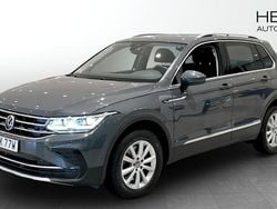 Grå Begagnad 2021 VW Tiguan Elegance SUV | 359 900 kr (Marknadspris)