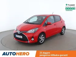 Röd Begagnad 2015 Toyota Yaris Hybrid Halvkombi | 139 000 kr (Marknadspris)