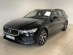 Svart Begagnad 2020 Volvo V60 Momentum Kombi | 269 000 kr (Marknadspris)