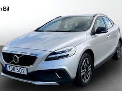 Silver Begagnad 2017 Volvo V40 CC Momentum Kombi | 144 900 kr (Bra pris)
