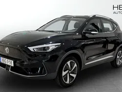 Svart (black) Begagnad 2022 MG ZS Luxury Sedan | 244 900 kr (Superpris)